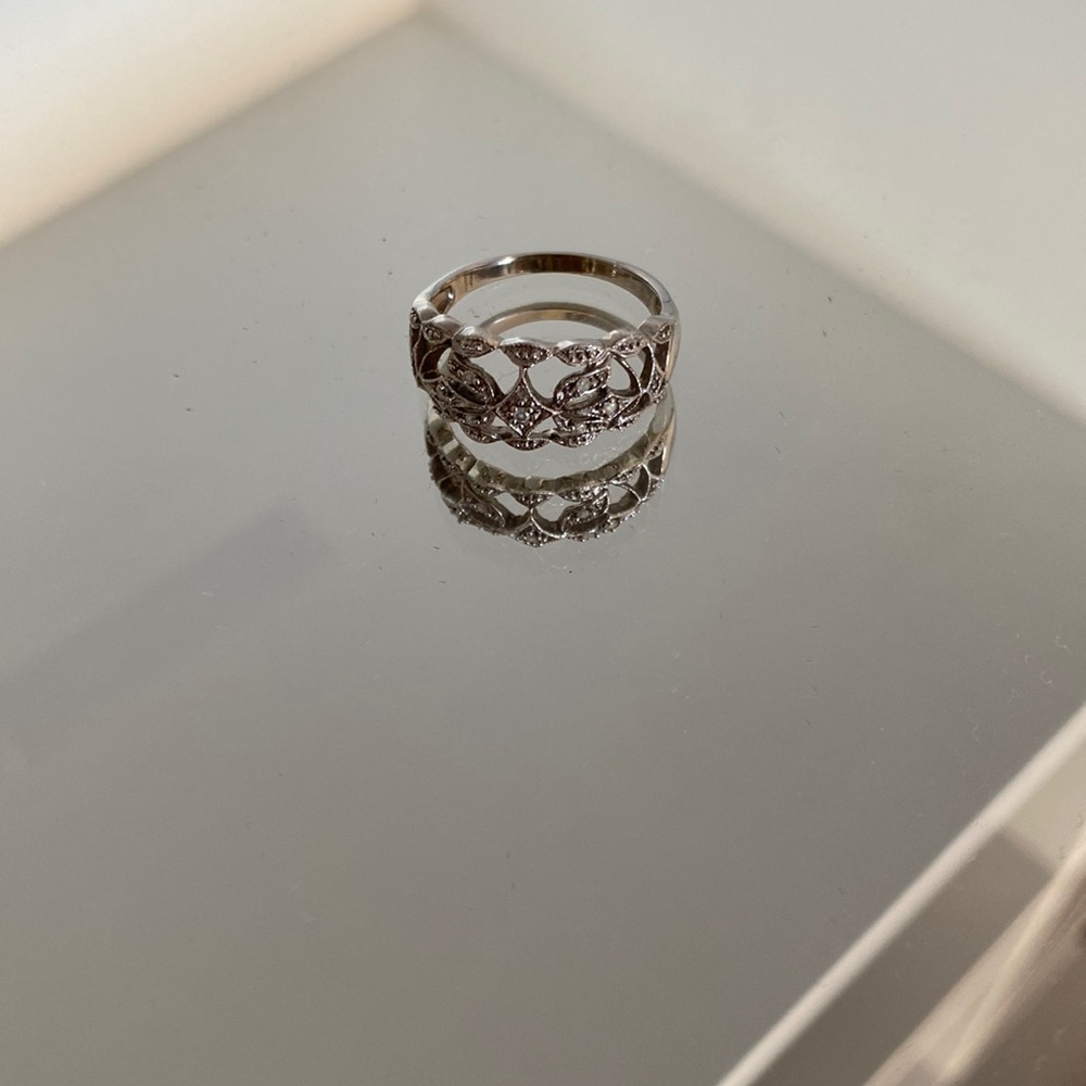 Diamond white gold ring